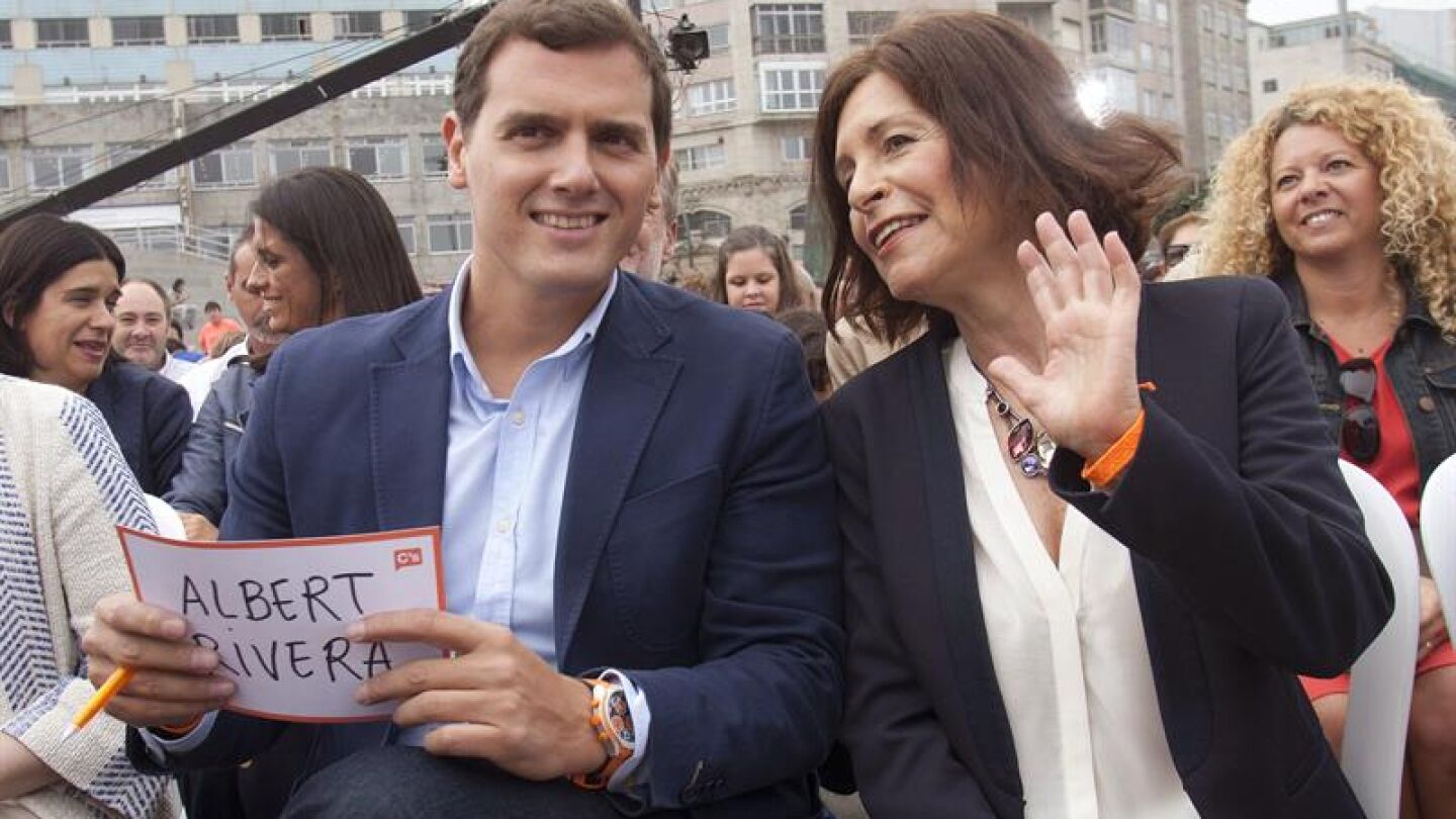 El presidente de Ciudadanos, Albert Rivera, acompa&ntilde;ado por la candidata a la presidencia de la Xunta, Cristina Losada