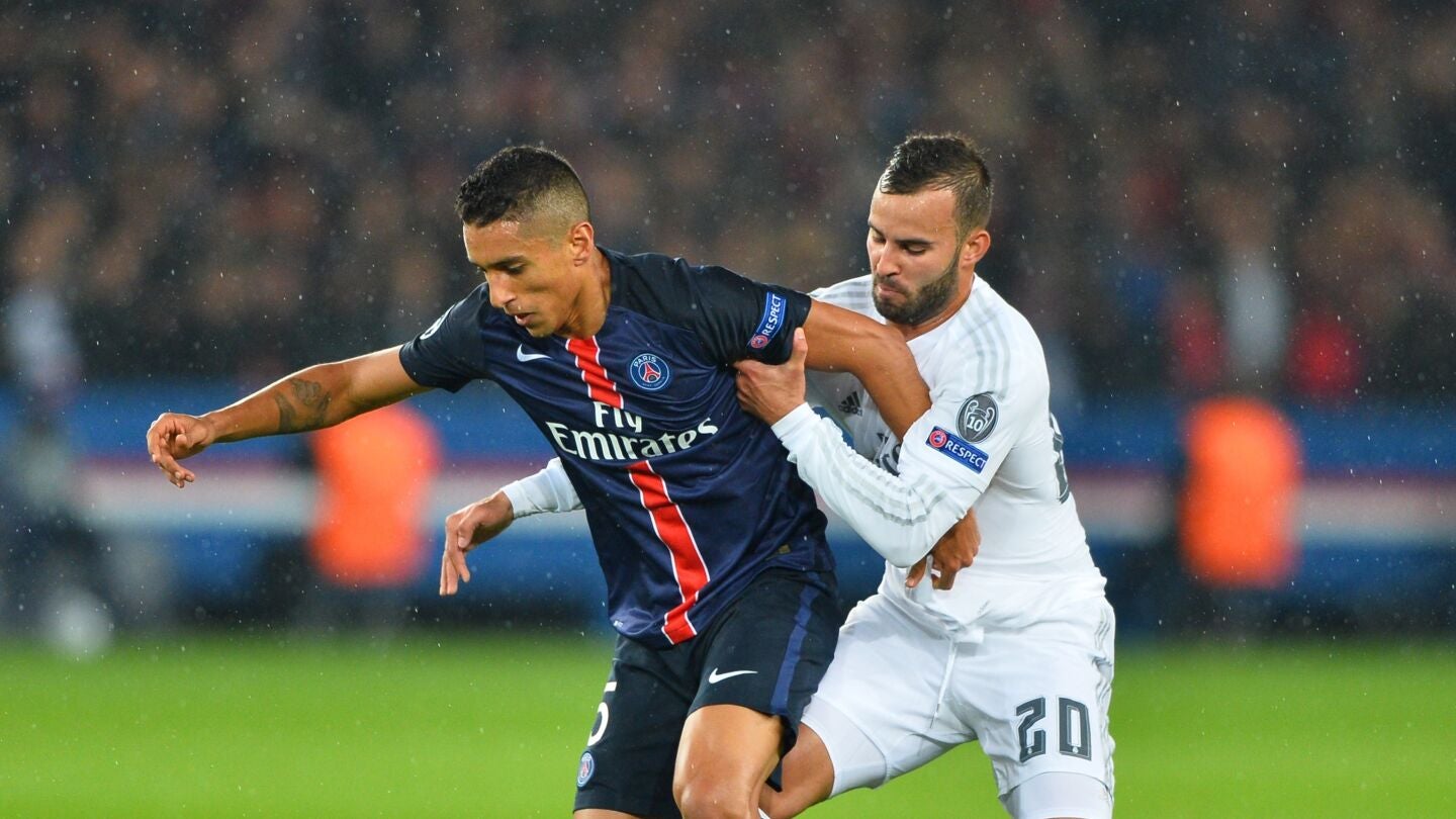 Jes&eacute; contra el PSG en su etapa en el Madrid.