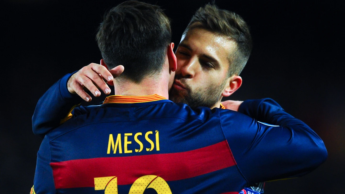 Jordi Alba y Leo Messi, abrazados en un partido del Barça. Jordi Alba y Leo Messi, abrazados en un partido del Barça.