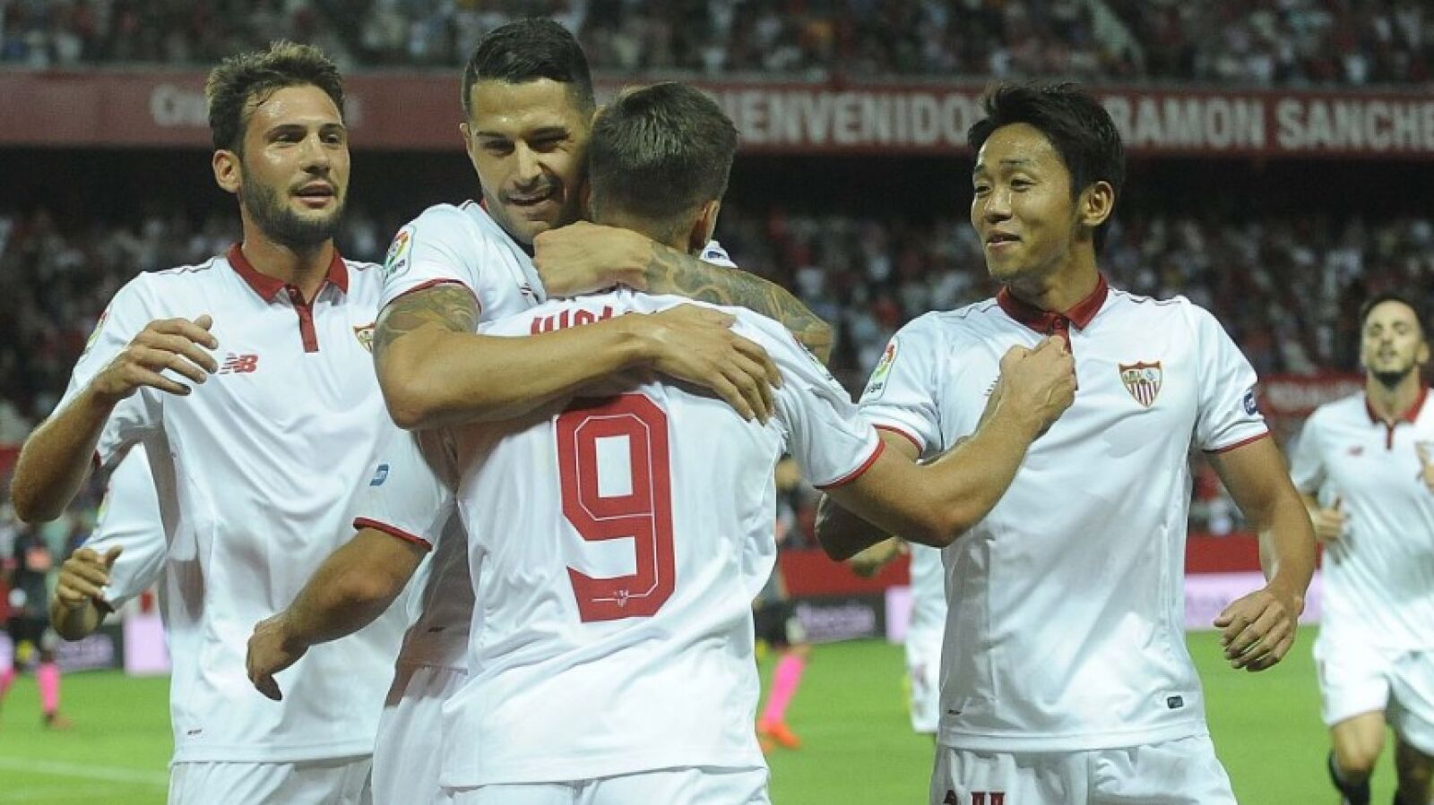 Vietto celebra un gol con el Sevilla