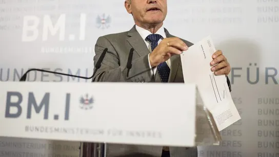 El ministro del Interior de Austria, Wolfgang Sobotka, anuncia en Viena el aplazamiento de la repetición de las elecciones presidenciales El ministro del Interior de Austria, Wolfgang Sobotka, anuncia en Viena el aplazamiento de la repetición de las elecciones presidenciales