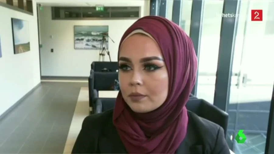 Mujer con hijab