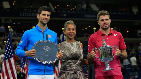 Wawrinka posando con el trofeo de campeón del US Open junto a Djokovic. Wawrinka posando con el trofeo de campeón del US Open junto a Djokovic.