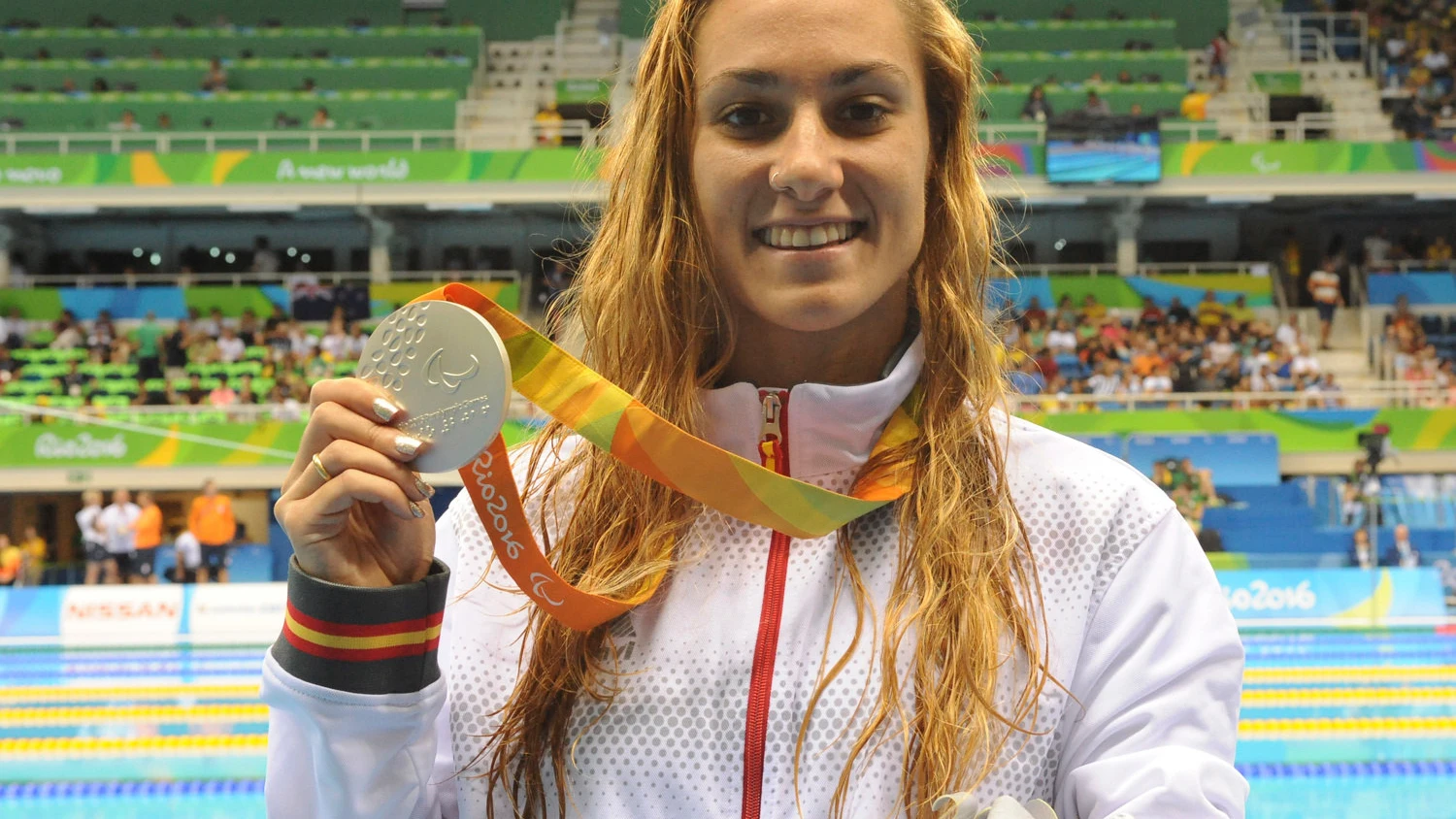 Sarai Gascón, con su medalla de plata.