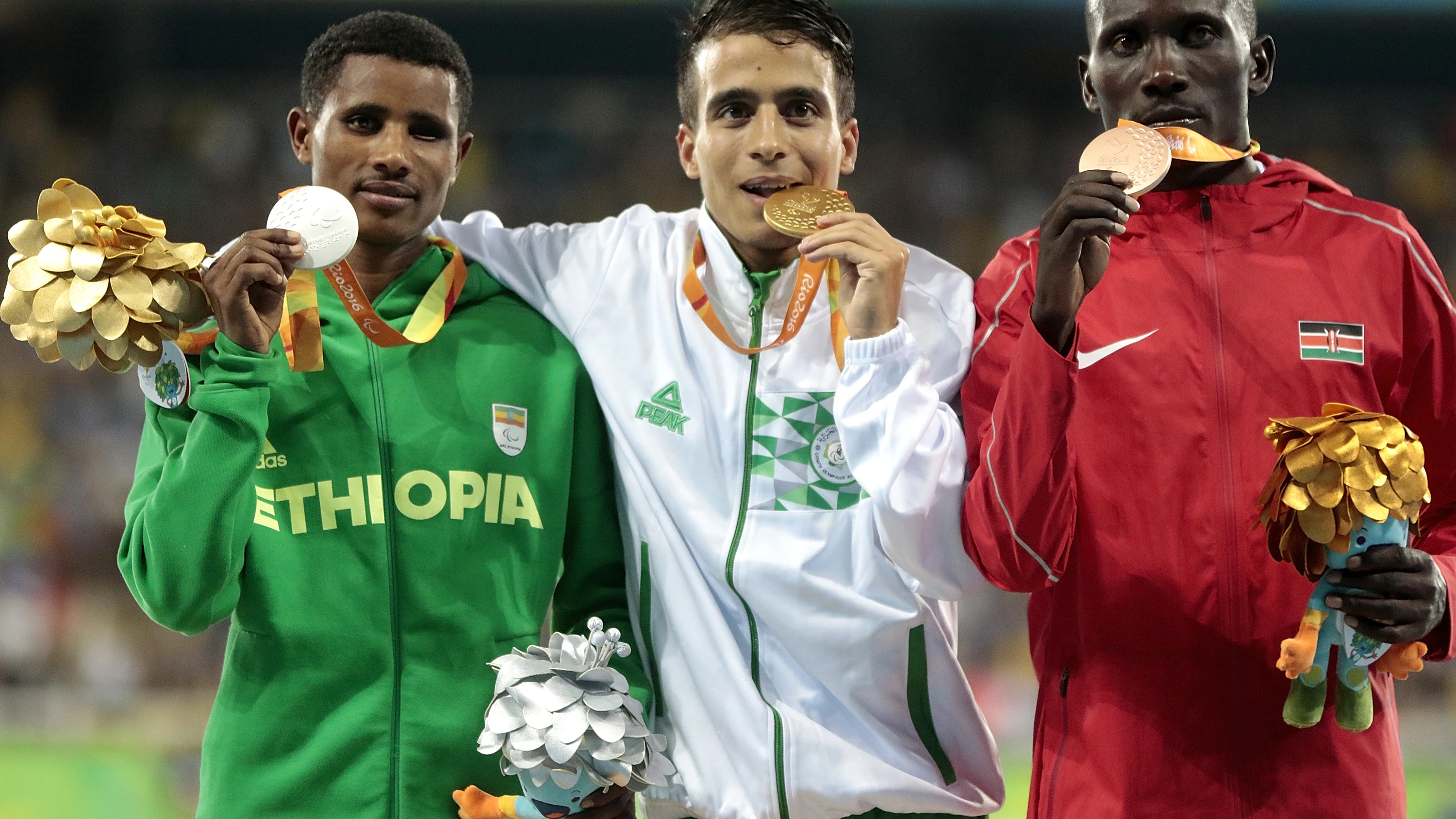 Abdellatif Baka, Tamiru Demisse y Henry Kirwa, podio del 1500 en los Juegos Paralímpicos