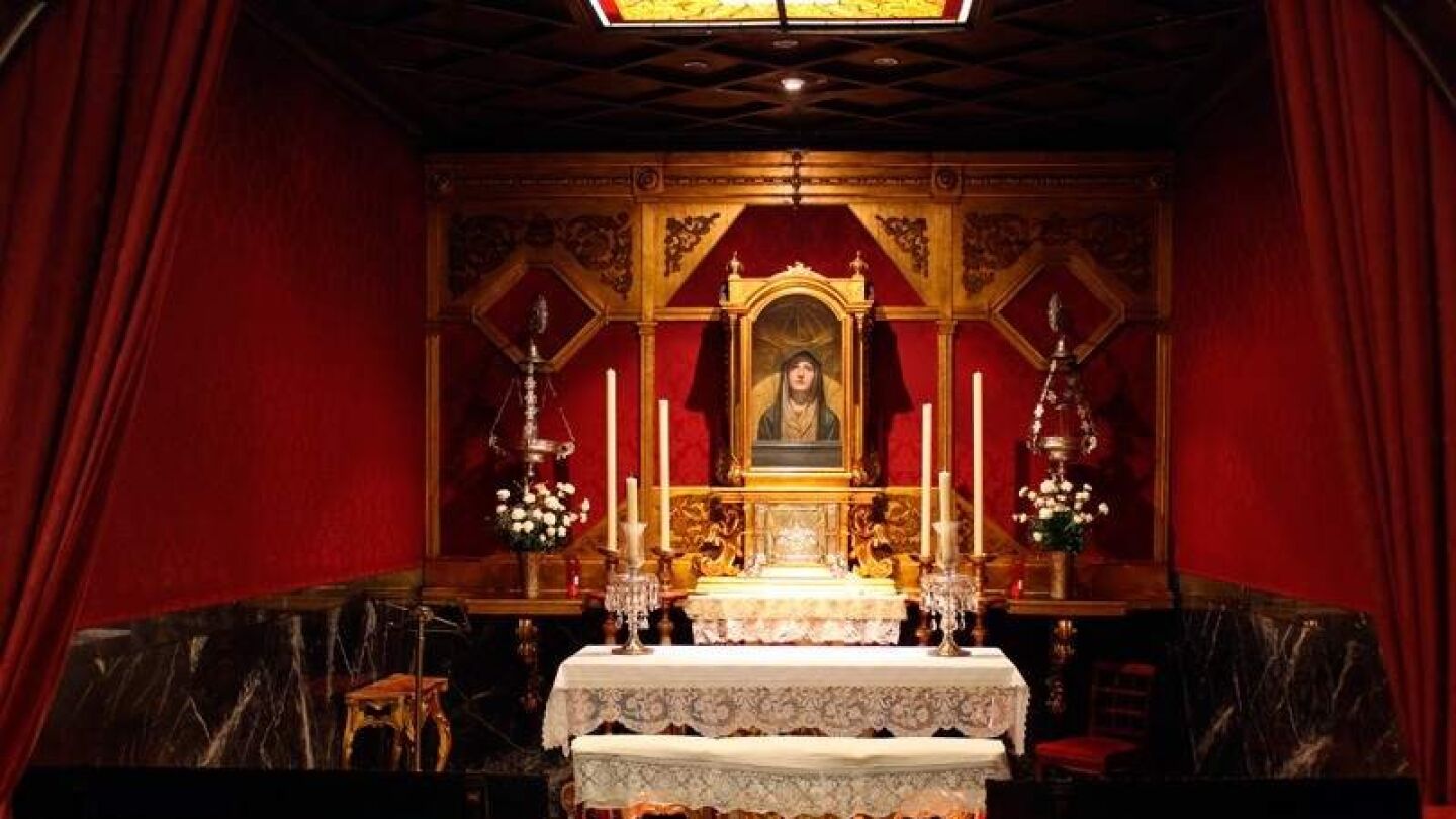 El altar de la capilla del Sagrario de la bas&iacute;lica del Gran Poder.