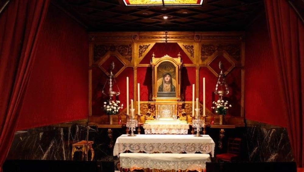 El altar de la capilla del Sagrario de la basílica del Gran Poder.