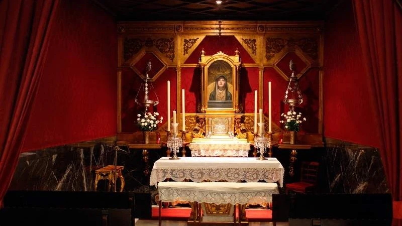 El altar de la capilla del Sagrario de la bas&iacute;lica del Gran Poder.