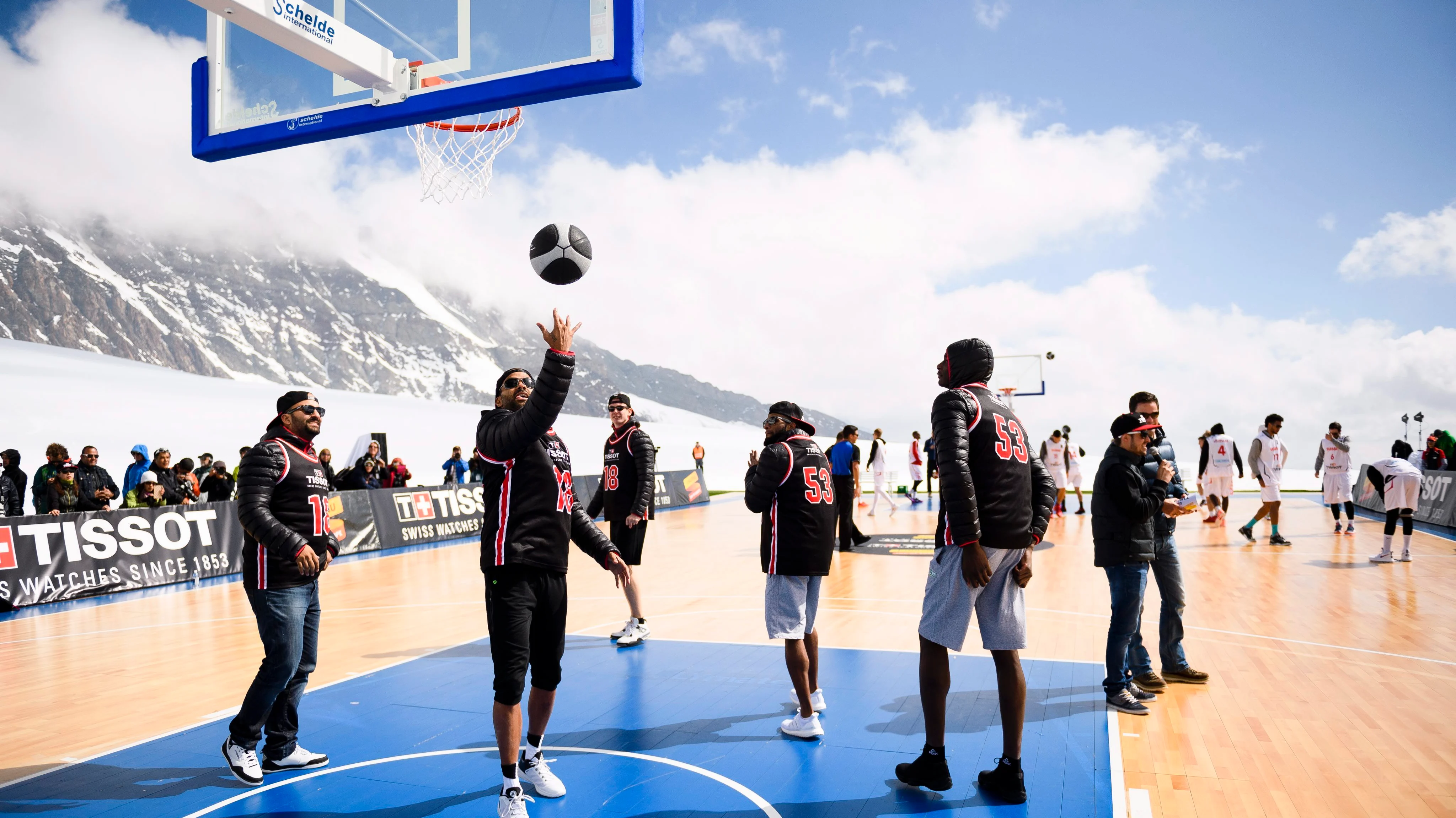 Tony Parker juega una 'pachanga' en un glaciar