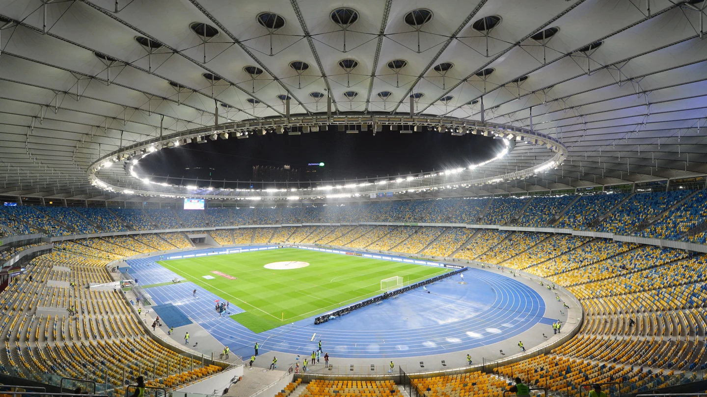 Panorámica del Olímpico de Kiev. Panorámica del Olímpico de Kiev.