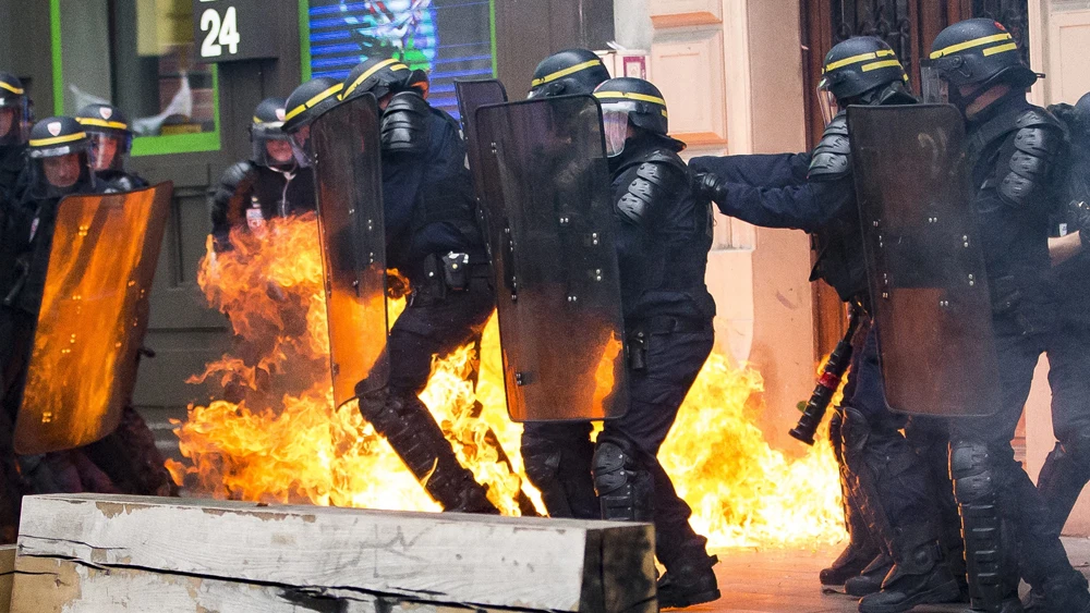 Altercados en Francia durante las protestas por la reforma laboral Altercados en Francia durante las protestas por la reforma laboral