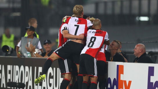Los jugadores del Feyenoord celebrando el gol 