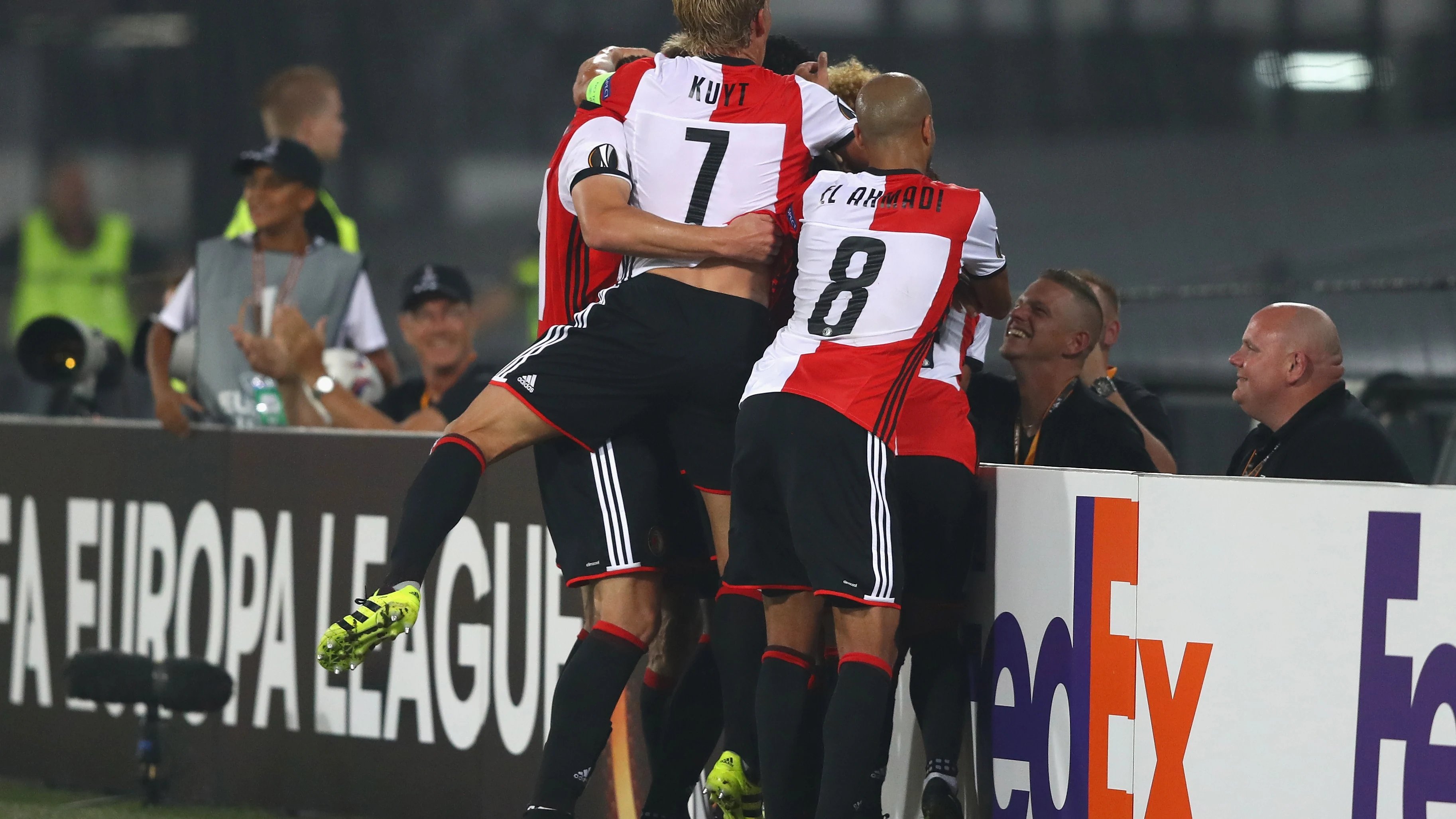 Los jugadores del Feyenoord celebrando el gol Los jugadores del Feyenoord celebrando el gol