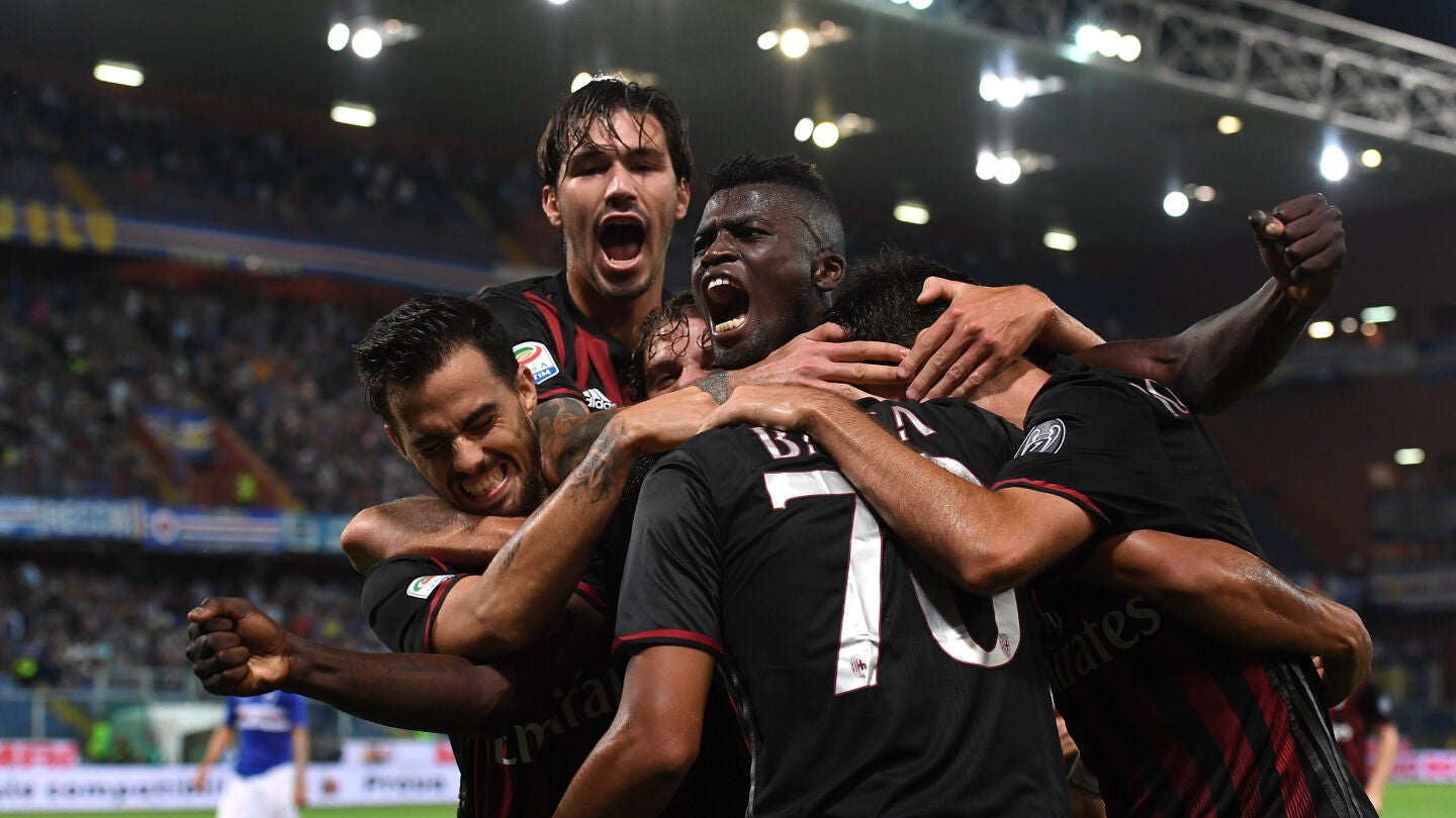 Bacca, felicitado por sus compa&ntilde;eros
