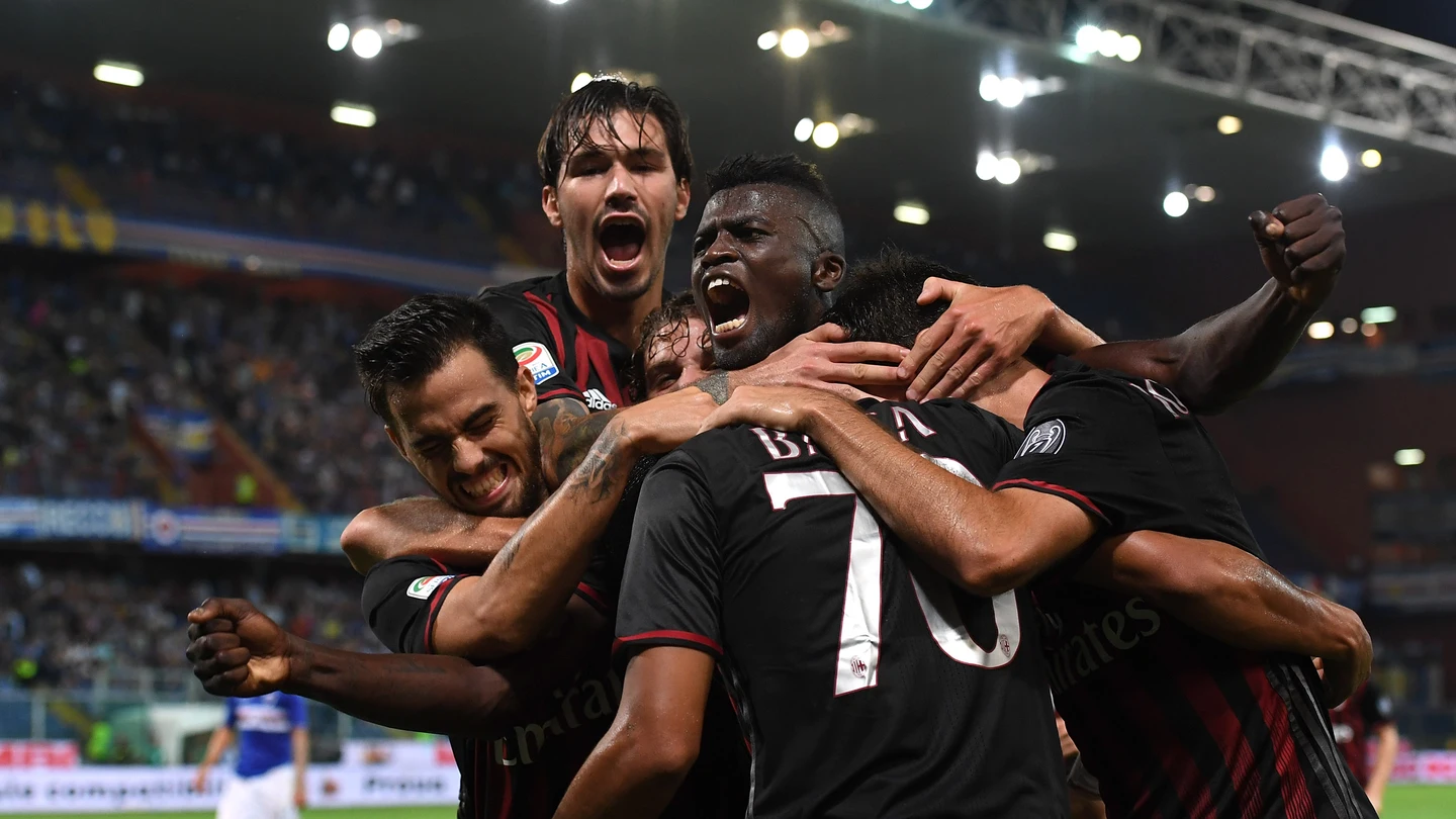 Bacca, felicitado por sus compañeros Bacca, felicitado por sus compañeros