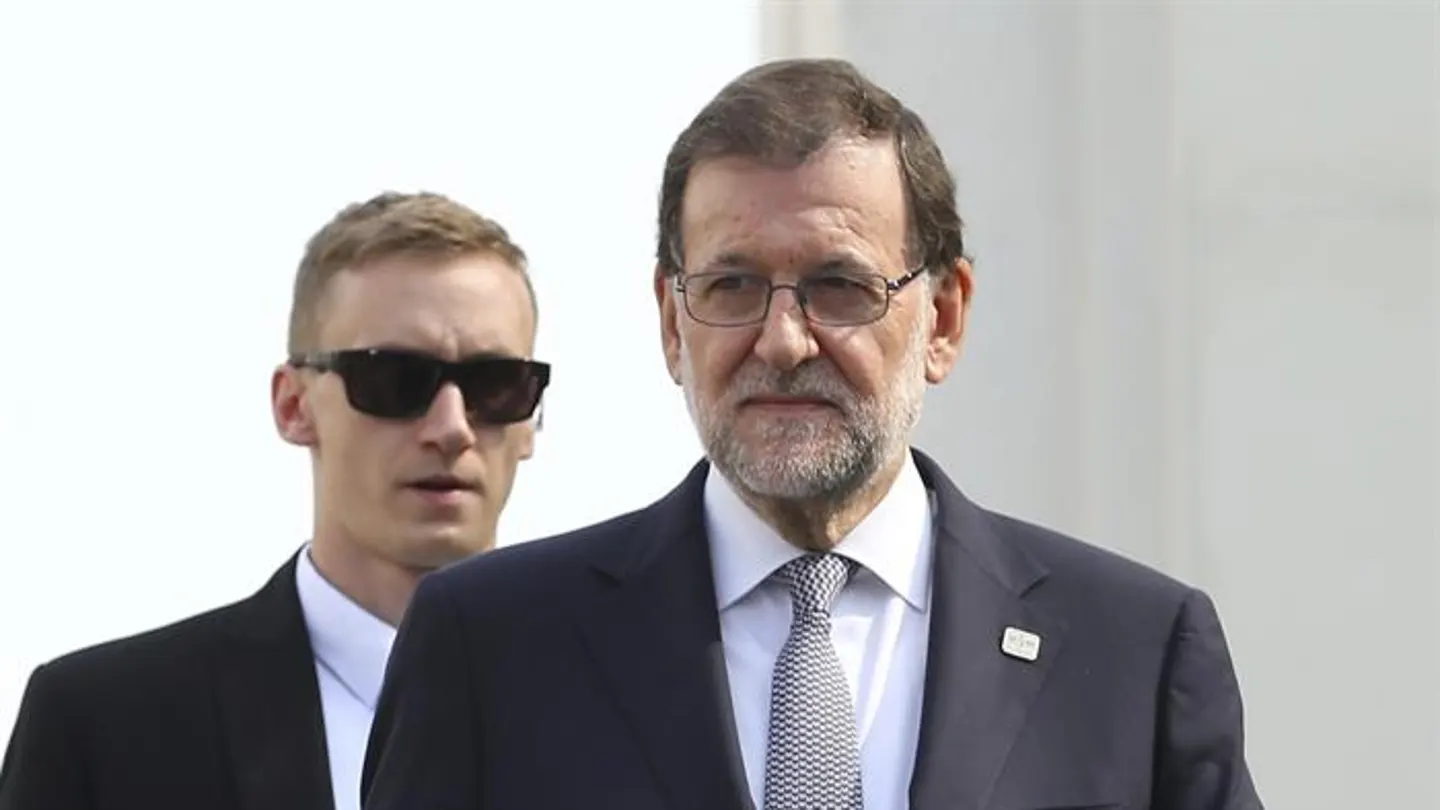 Mariano Rajoy tras la foto de familia de la cumbre informal de jefes de Estado y de Gobierno de la Unión Europea Mariano Rajoy tras la foto de familia de la cumbre informal de jefes de Estado y de Gobierno de la Unión Europea