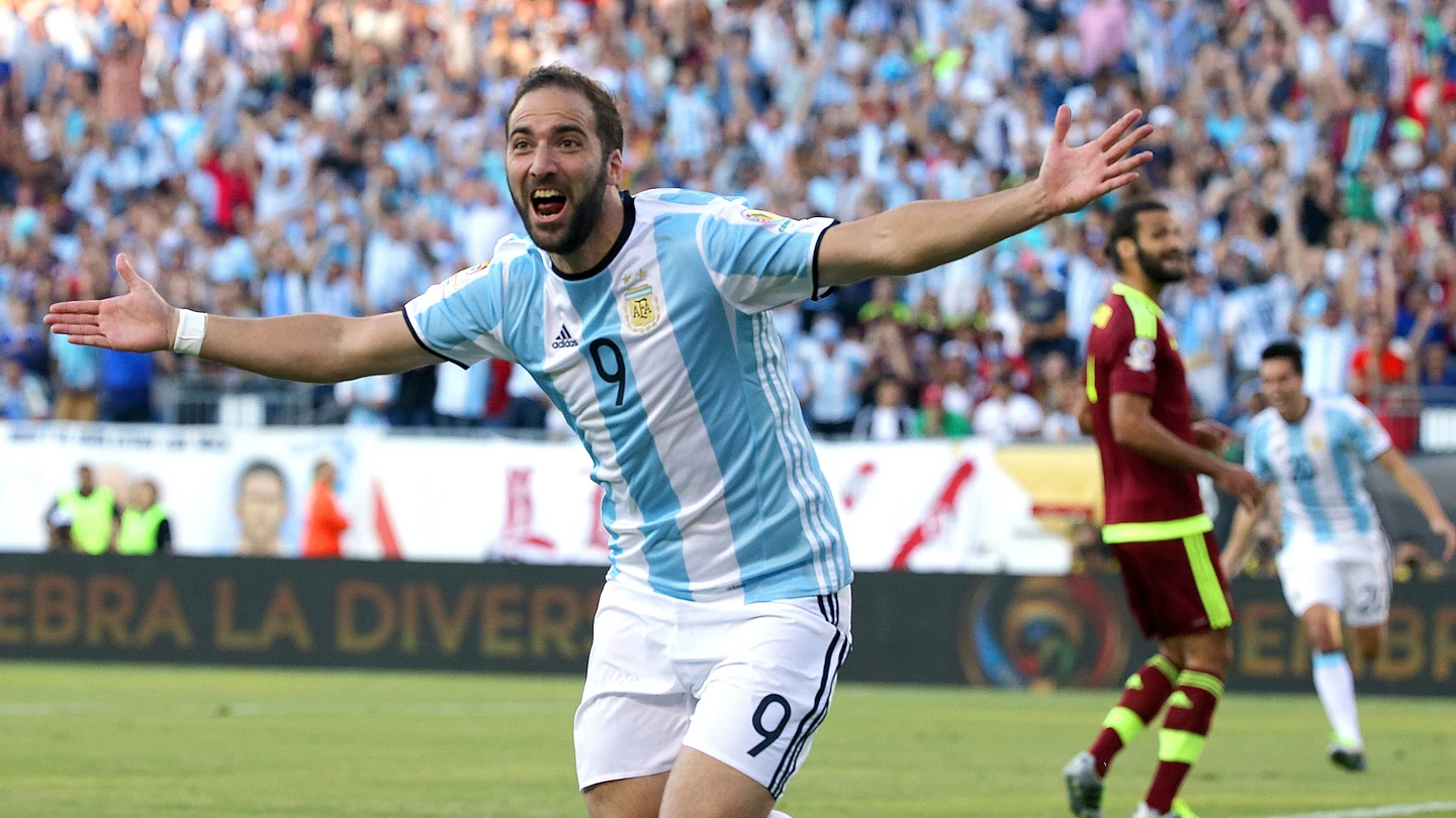 Higuaín celebra un gol con Argentina Higuaín celebra un gol con Argentina