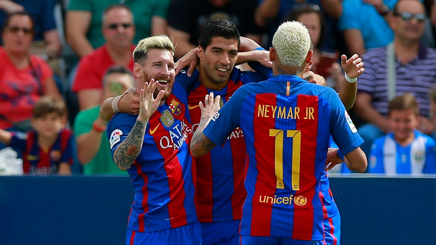 Messi, Su&aacute;rez y Neymar celebran un gol en Butarque