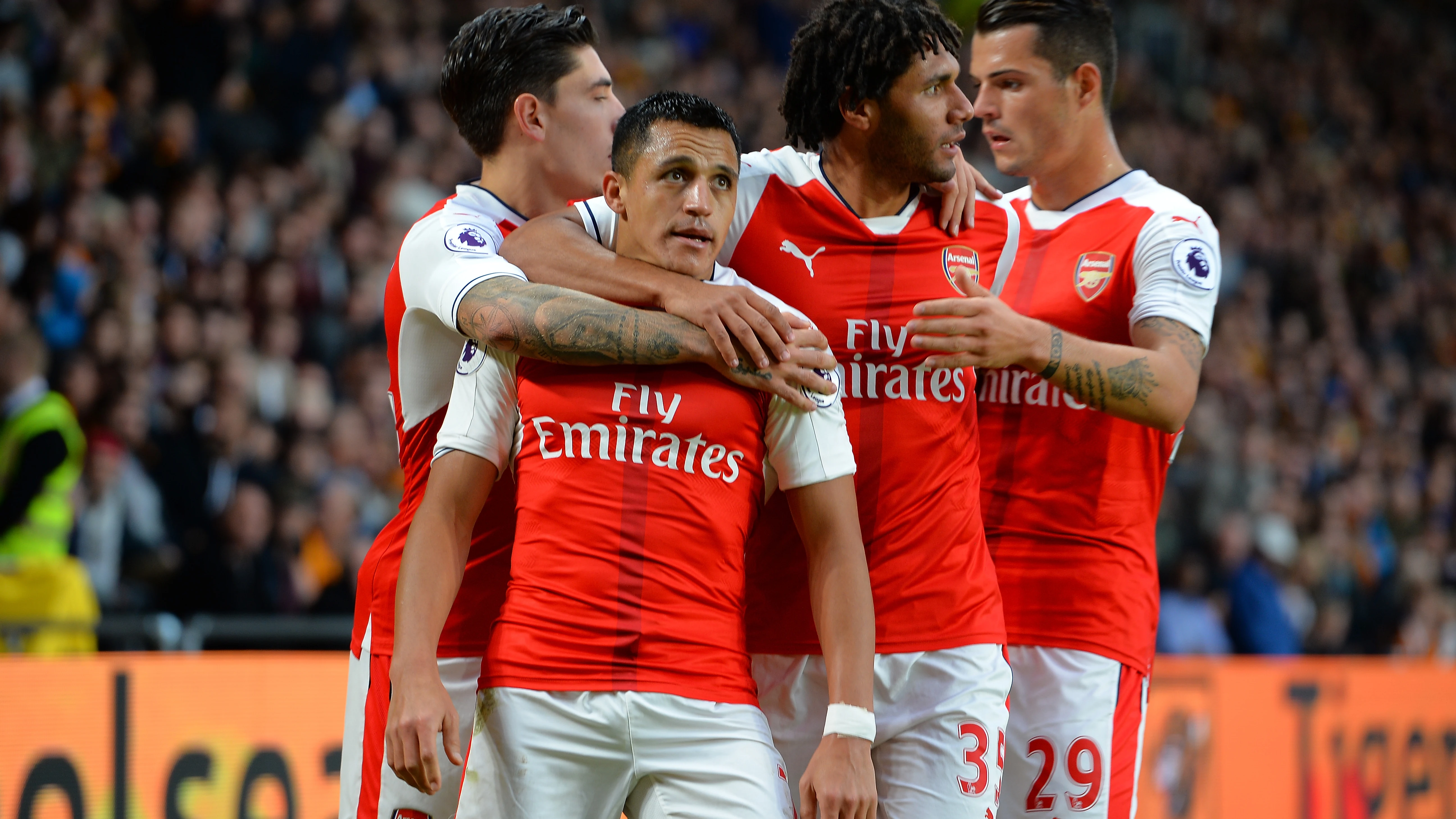 Alexis Sánchez celebra un gol ante el Hull City