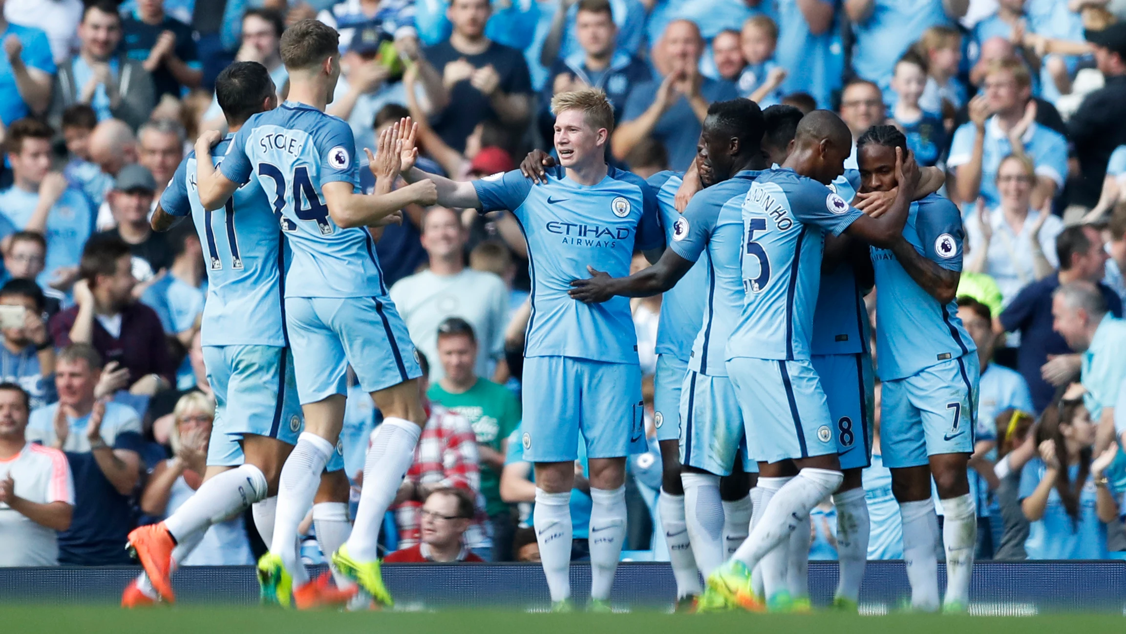 Los jugadores del City celebran un gol en el Etihad Stadium Los jugadores del City celebran un gol en el Etihad Stadium