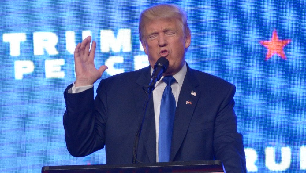 El candidato a la presidencia de los Estados Unidos por el partido republicano, Donald Trump en un evento de campaña en el James L. Knight Center en Miami
