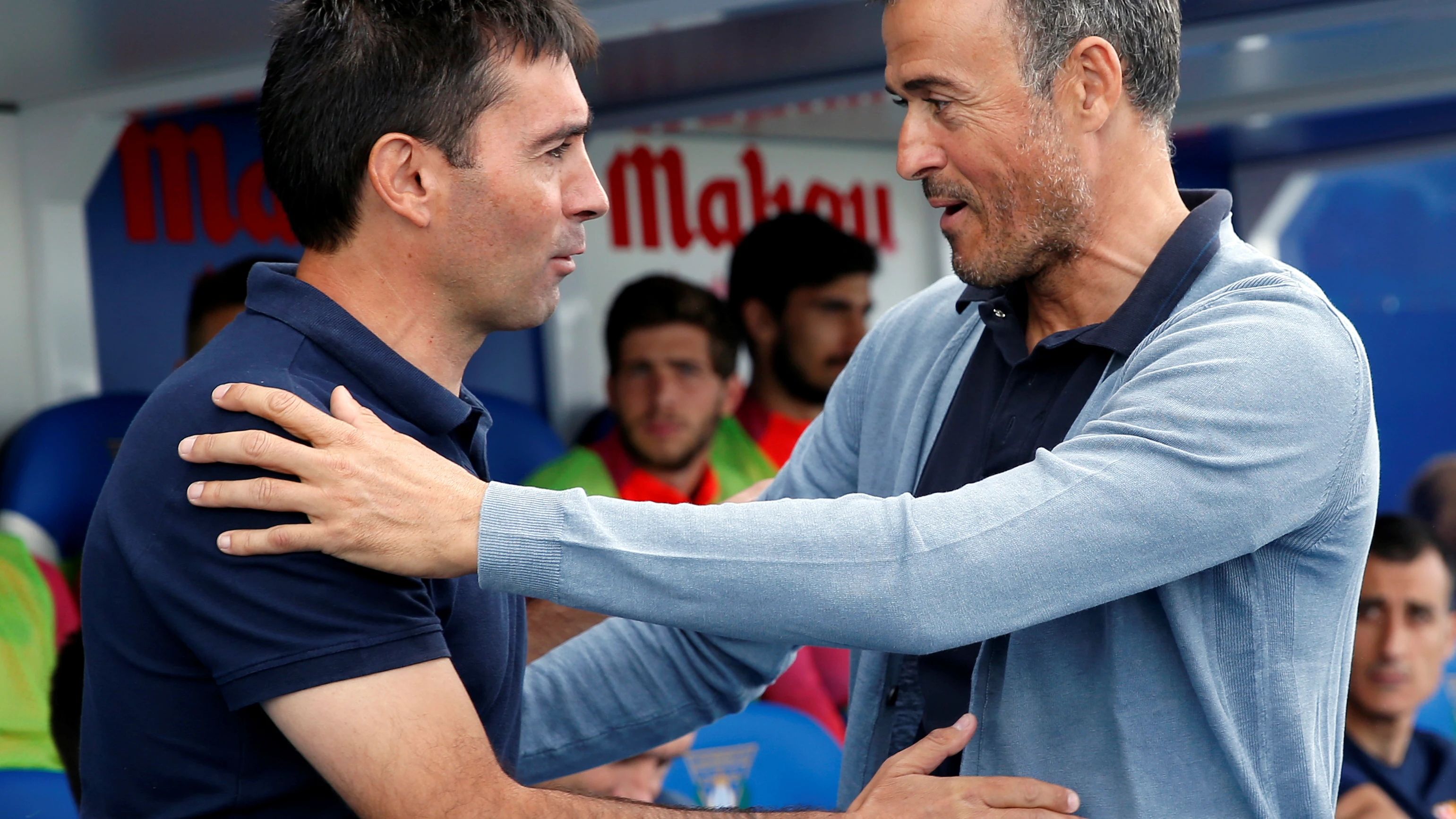 Luis Enrique saluda a Garitano en Butarque