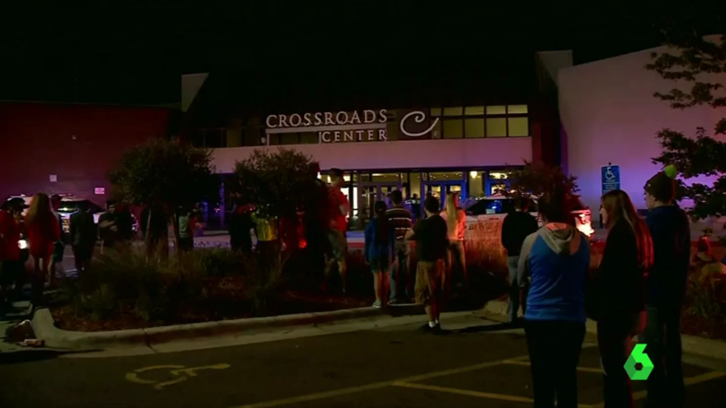Frame 0.0 de: Abatido a tiros un hombre tras herir con arma blanca a ocho personas en un centro comercial de Minesota, EEUU Frame 0.0 de: Abatido a tiros un hombre tras herir con arma blanca a ocho personas en un centro comercial de Minesota, EEUU