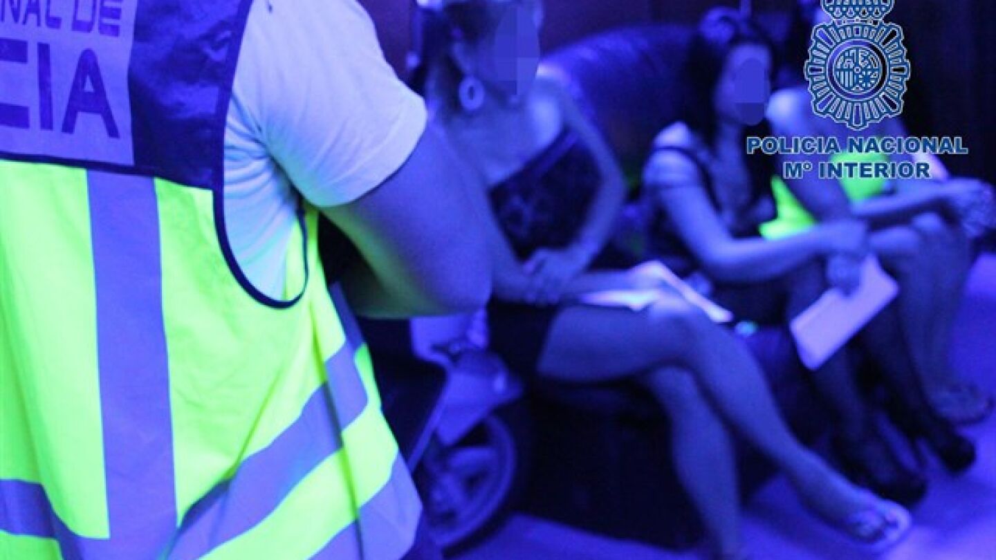 Agentes de la Polic&iacute;a Nacional en una operaci&oacute;n