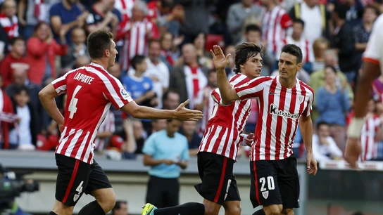 Aduriz celebra su primer gol ante el Valencia Aduriz celebra su primer gol ante el Valencia