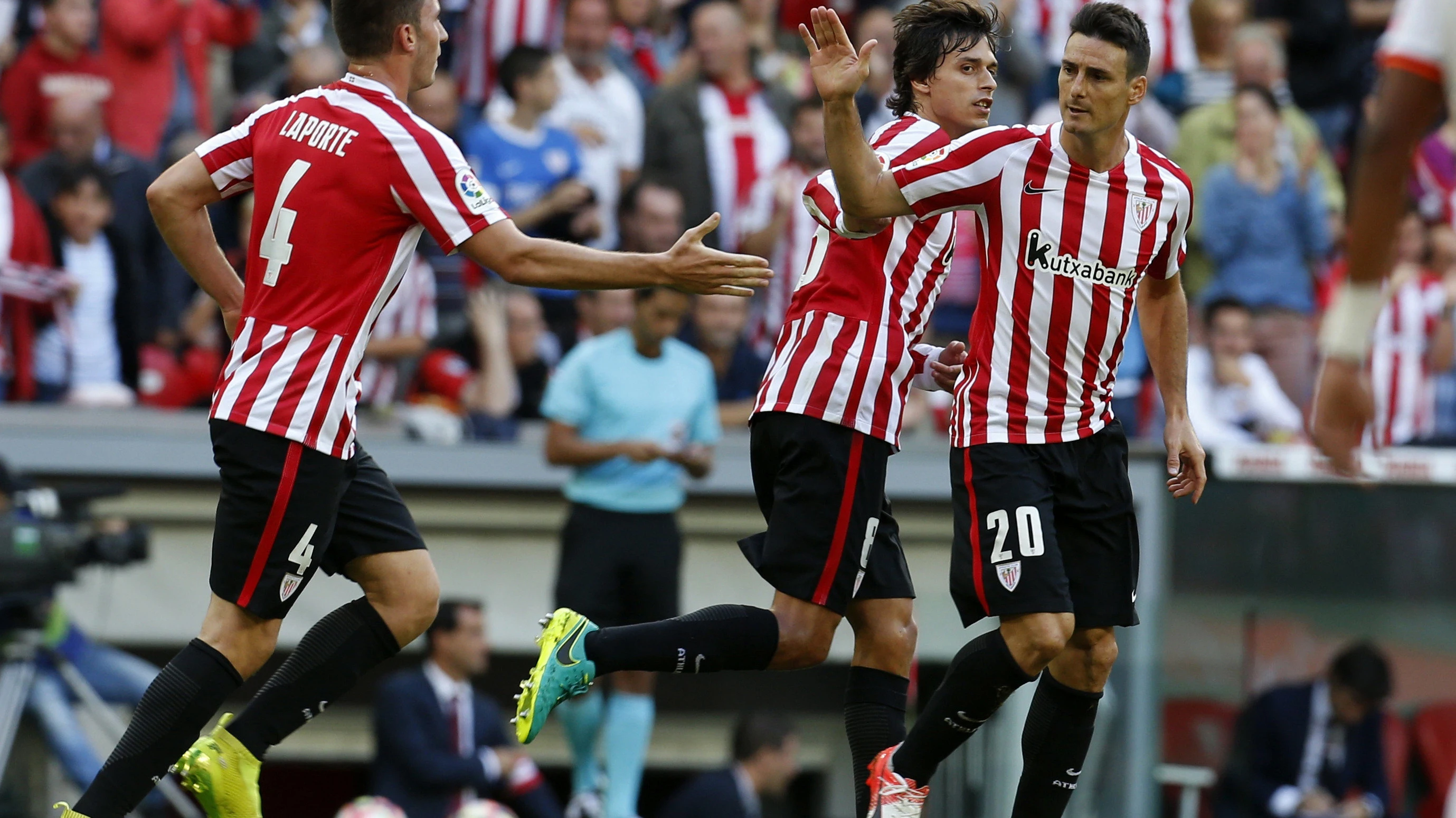 Aduriz celebra su primer gol ante el Valencia