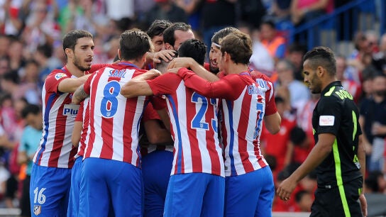 Los jugadores del Atl&eacute;tico celebran un gol ante el Sporting