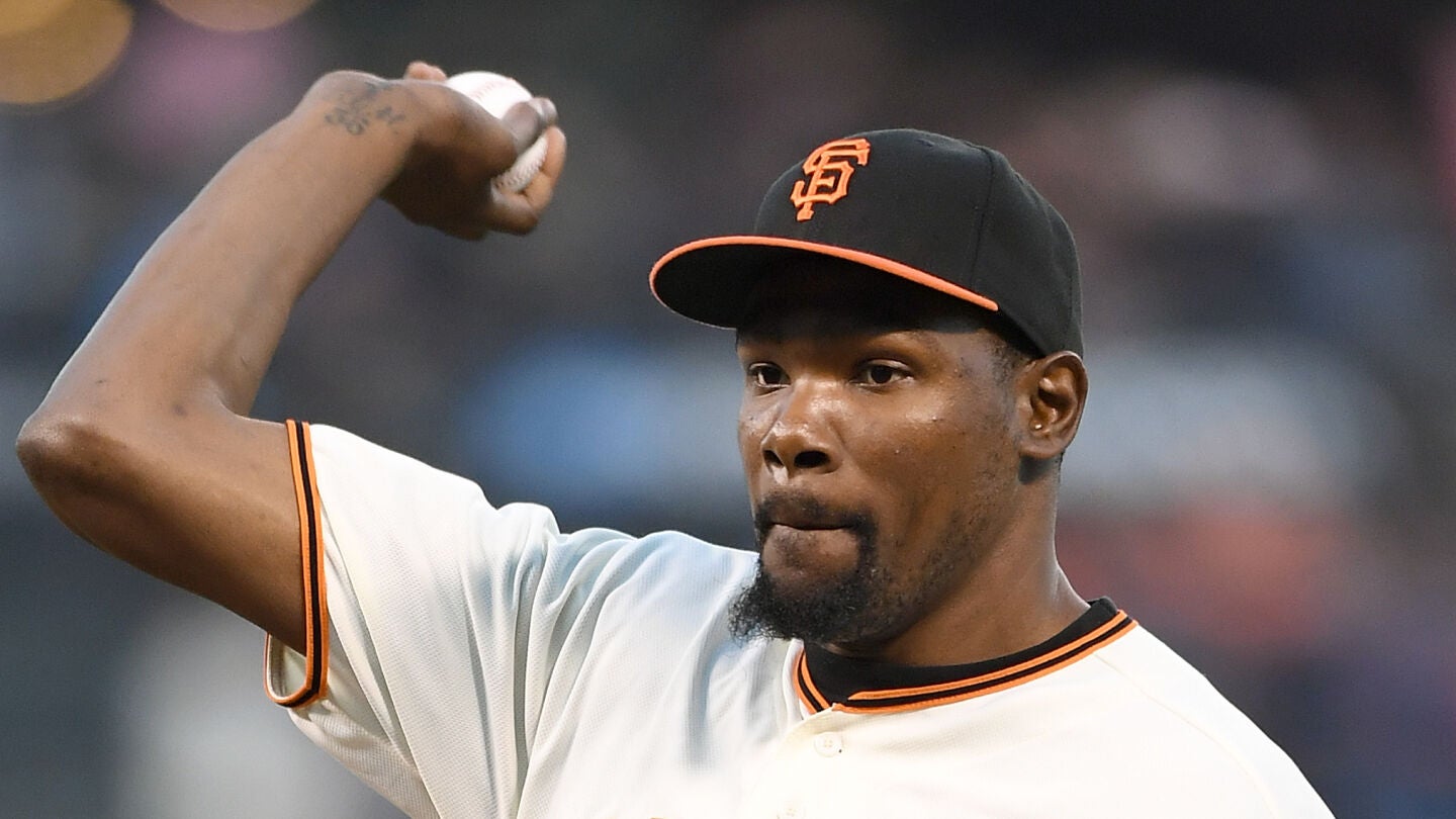 Kevin Durant, estrella invitada para el primer lanzamiento del Giants-Cardinals