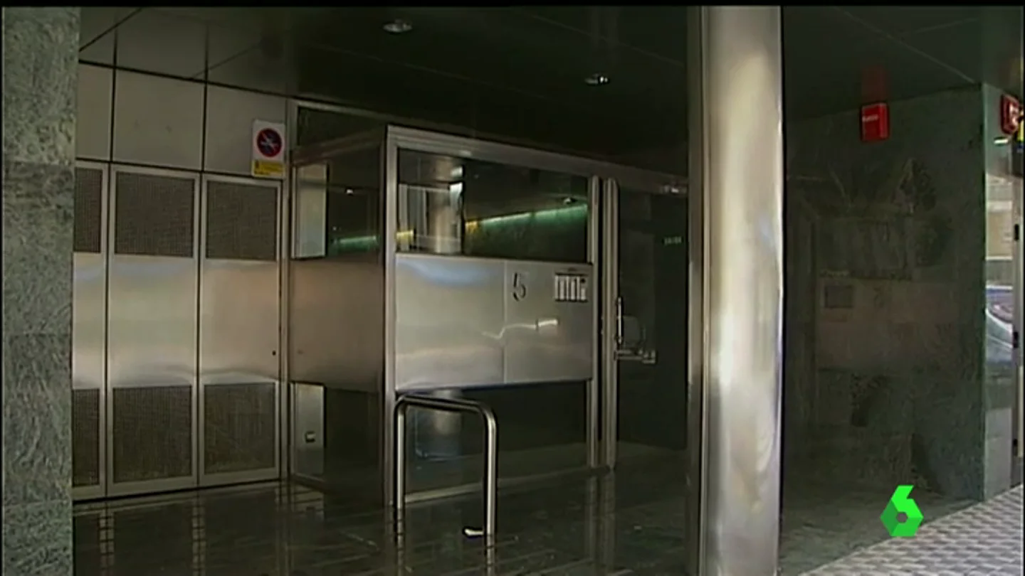 Frame 14.225024 de: Una vecina del portal donde tuvo lugar la violación múltiple en San Fermín cuenta ante el juez cómo uno de los acusados se cólo al edificio detrás de ella Frame 14.225024 de: Una vecina del portal donde tuvo lugar la violación múltiple en San Fermín cuenta ante el juez cómo uno de los acusados se cólo al edificio detrás de ella