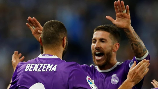 Sergio Ramos felicitando a Benzema tras marcar el 0-2 ante el Espanyol Sergio Ramos felicitando a Benzema tras marcar el 0-2 ante el Espanyol
