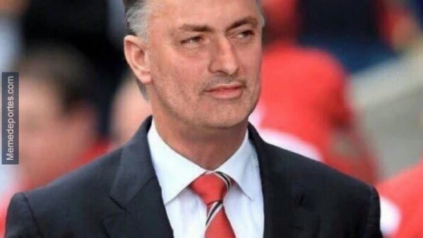 Jos&eacute; Mourinho, &iquest;cada vez m&aacute;s parecido a Van Gaal?