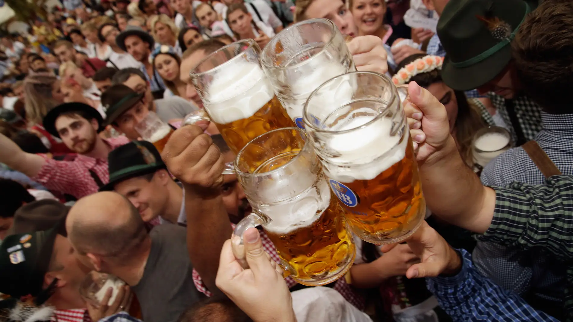 El consumo de cerveza permite ver más rápido las caras felices 