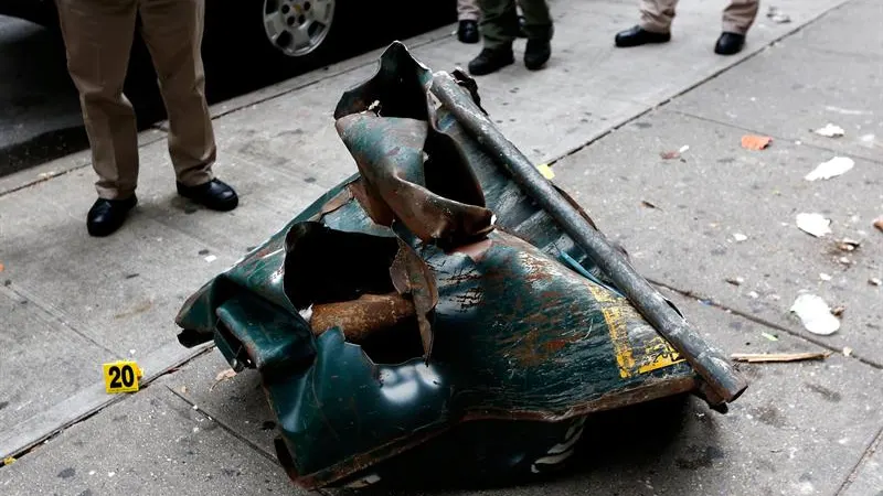 Un contenedor destrozado en el lugar de la explosión en Nueva York Un contenedor destrozado en el lugar de la explosión en Nueva York