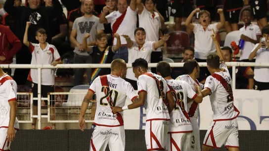 El Rayo Vallecano celebrando uno de sus dos goles contra el Getafe. El Rayo Vallecano celebrando uno de sus dos goles contra el Getafe.