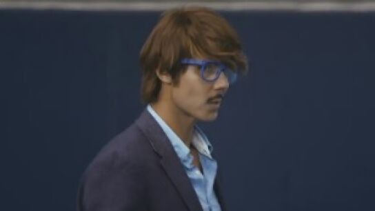 Rafa Nadal gastando una broma a un grupo de ni&ntilde;os.