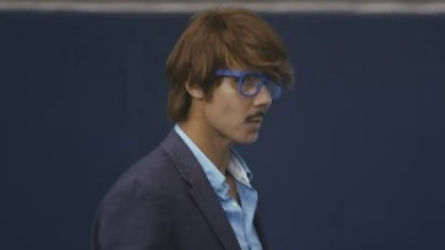 Rafa Nadal gastando una broma a un grupo de ni&ntilde;os.