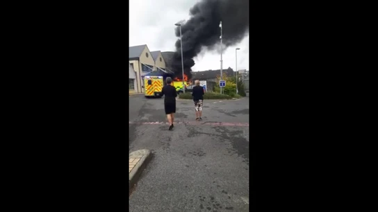 Imagen del incendio posterior a la explosión de la ambulancia Imagen del incendio posterior a la explosión de la ambulancia