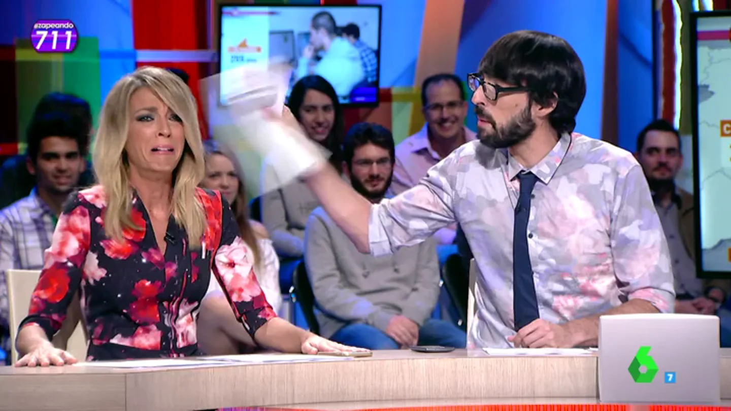 Frame 125.991014 de: Anna Simon tras conocer la deuda pública: "Traedme un café pero reutilizar los posos que no estamos para gastar" Frame 125.991014 de: Anna Simon tras conocer la deuda pública: "Traedme un café pero reutilizar los posos que no estamos para gastar"