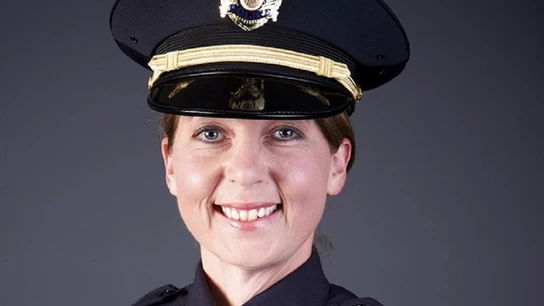 La agente de Policía, Shelby Betty La agente de Policía, Shelby Betty