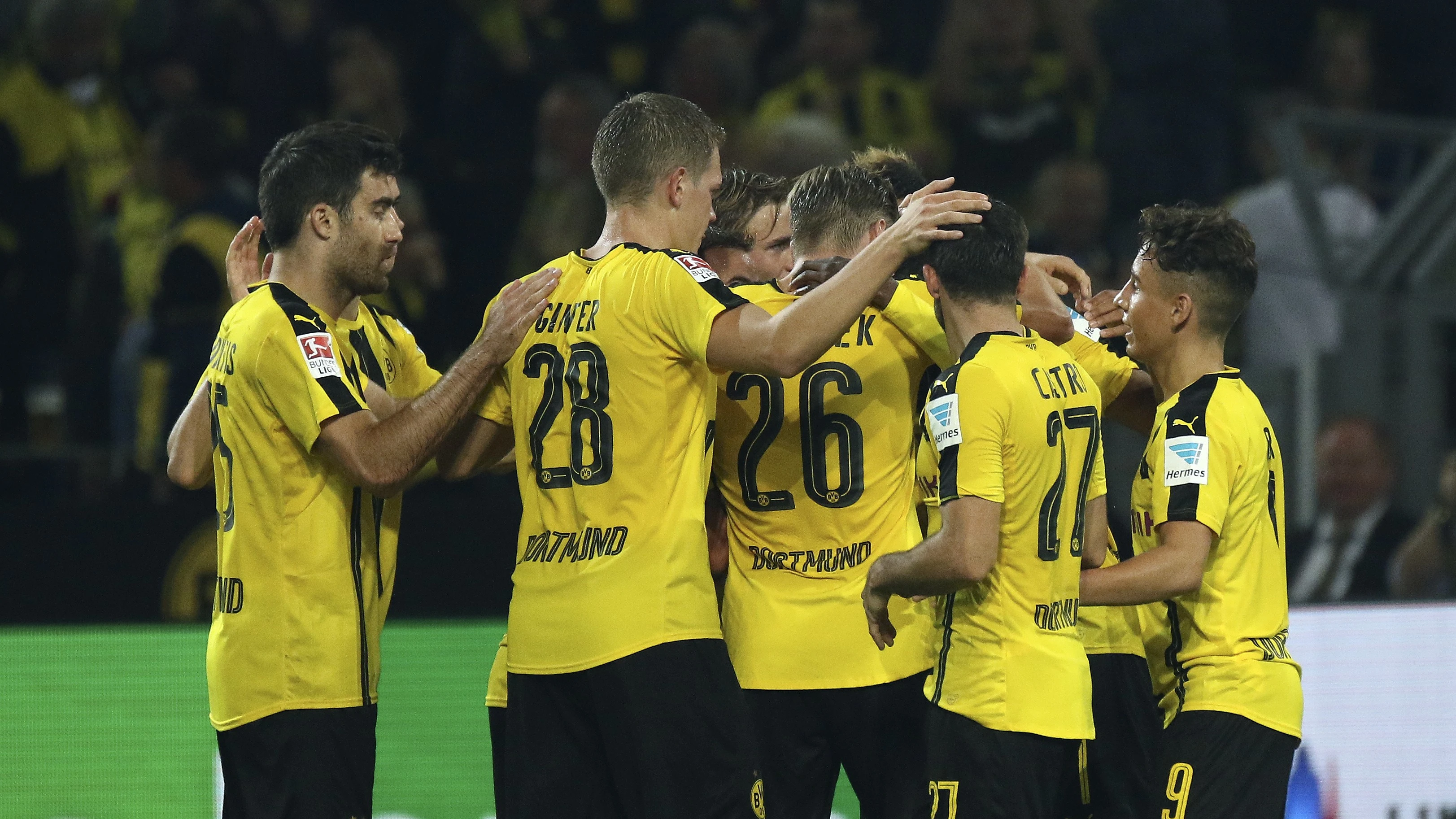 Los jugadores del Borussia Dortmund celebran el gol de Aubameyang Los jugadores del Borussia Dortmund celebran el gol de Aubameyang