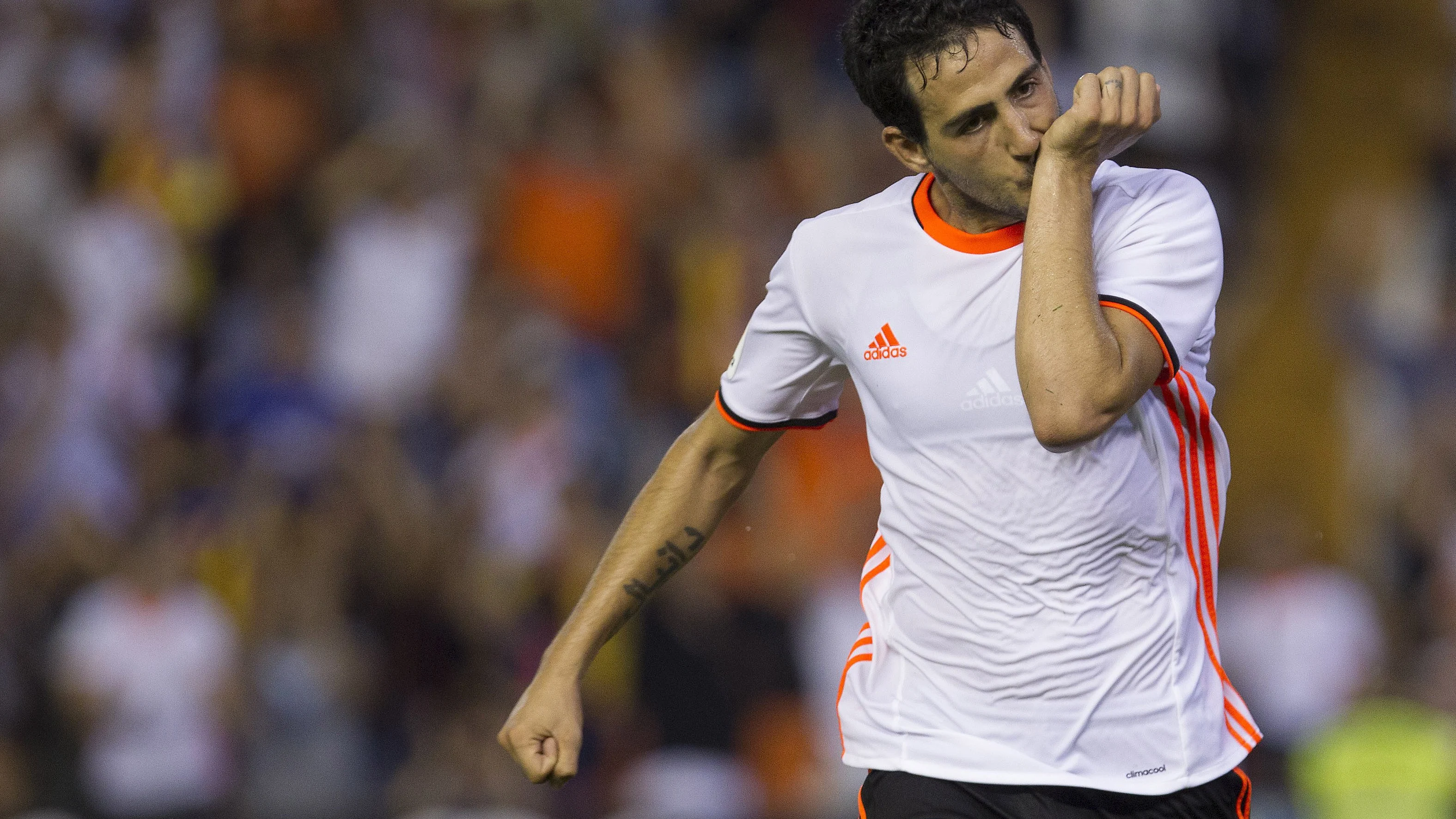 Dani Parejo celebrando el gol de la victoria con el Valencia CF Dani Parejo celebrando el gol de la victoria con el Valencia CF