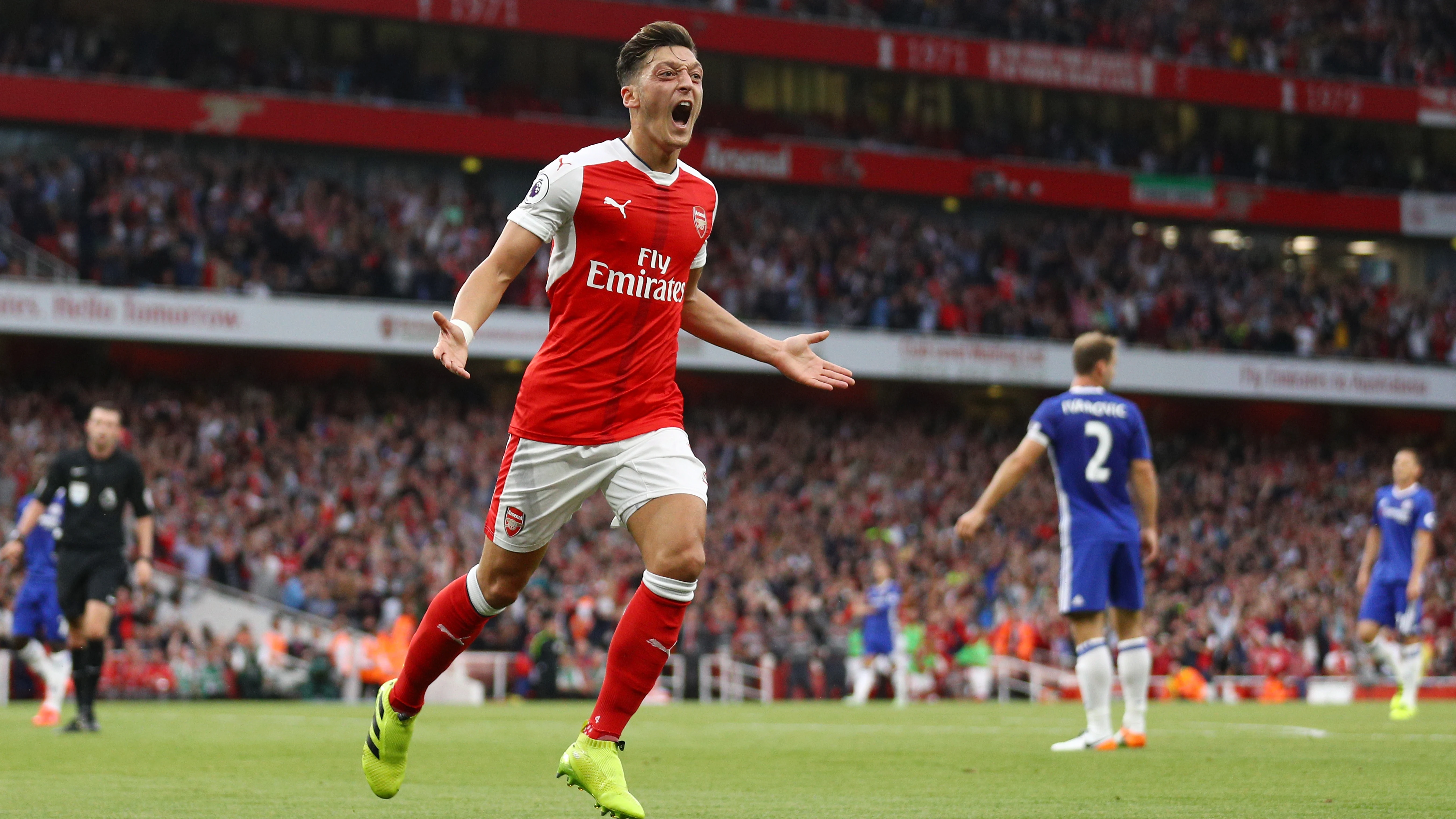 Özil celebra su gol contra el Chelsea