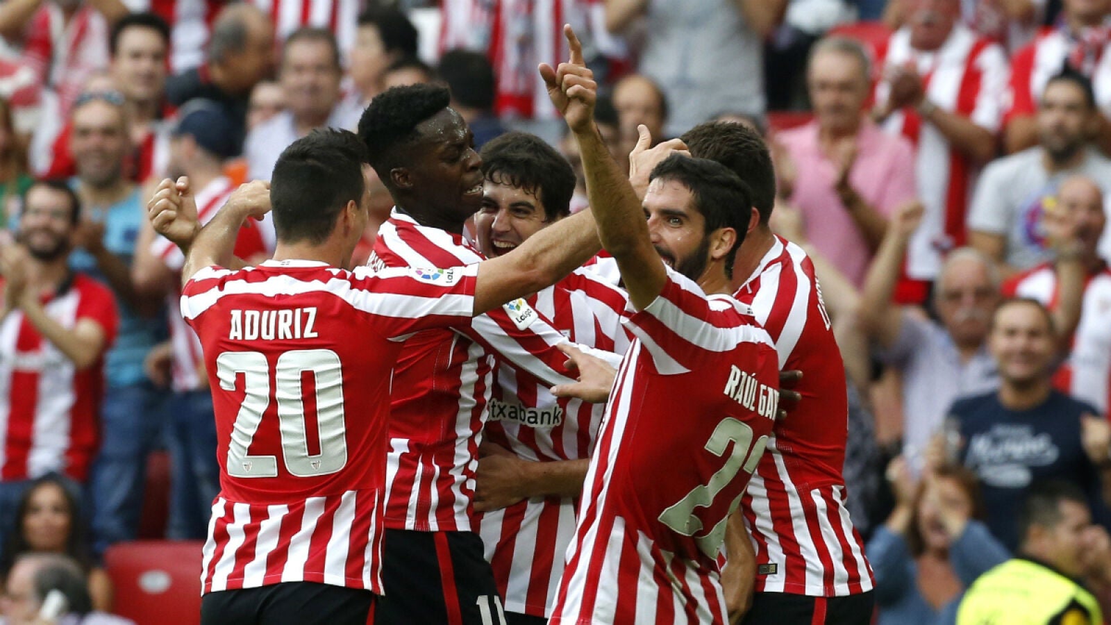 Los jugadores del Athletic celebran un gol