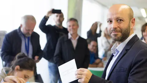 Luis Villares, candidato de En Marea en Galicia, ha ejercido su derecho a voto en Lugo Luis Villares, candidato de En Marea en Galicia, ha ejercido su derecho a voto en Lugo