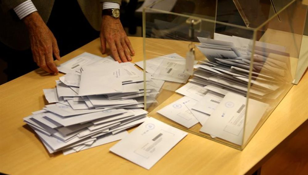 Elecciones Generales 2019: Imagen de archivo de una mesa electoral