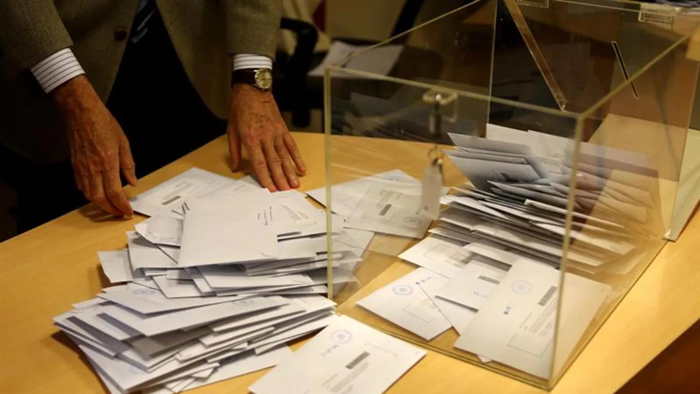 Imagen de archivo de una mesa electoral Elecciones